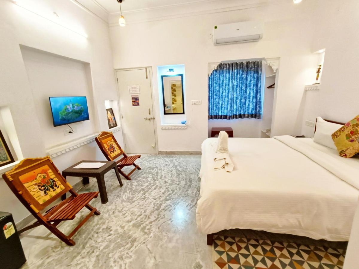 Prakash Ji'S Haveli -Luxurious Lakeside Retreat- Hotel Udaipur Exterior photo