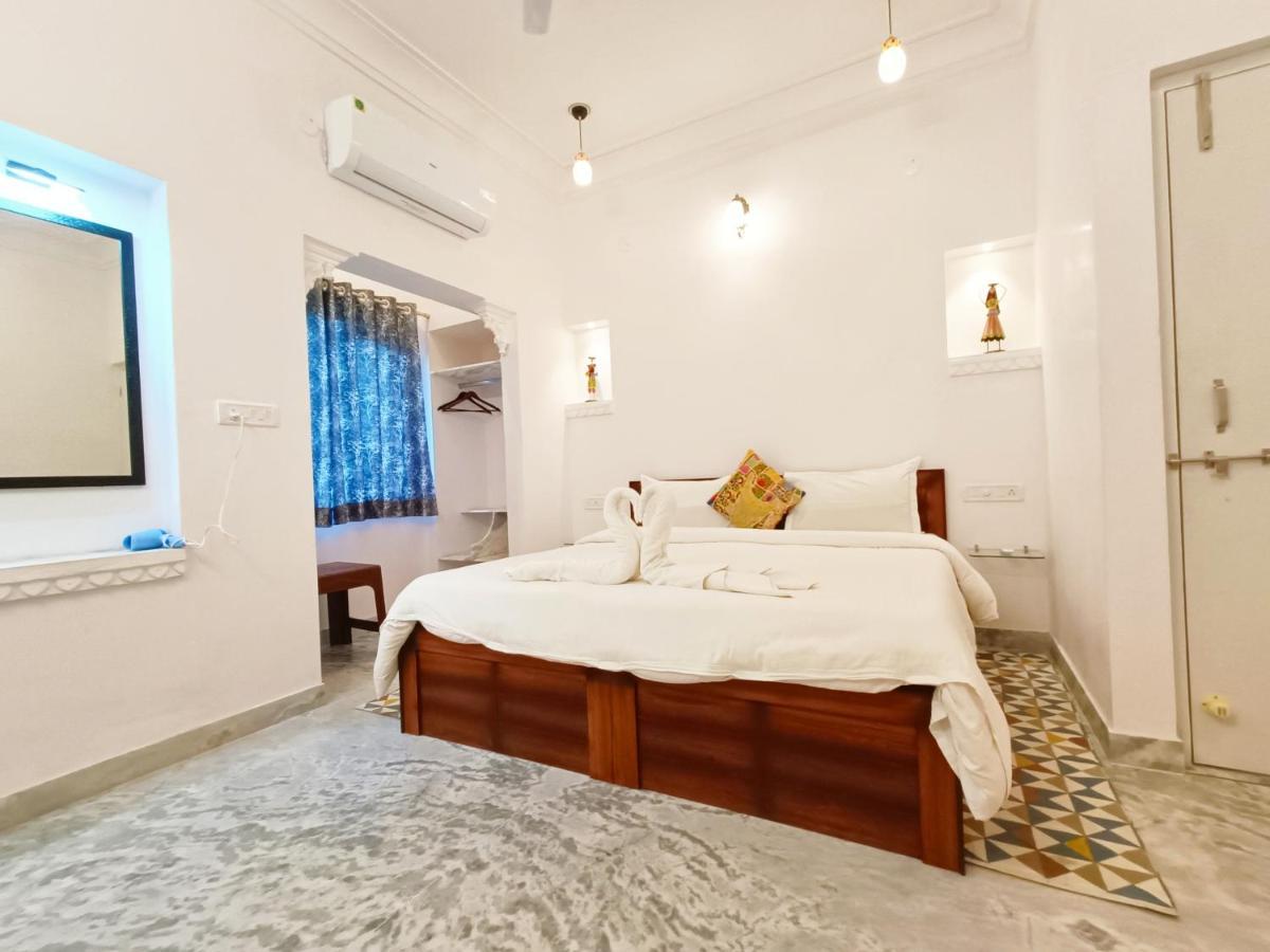 Prakash Ji'S Haveli -Luxurious Lakeside Retreat- Hotel Udaipur Exterior photo